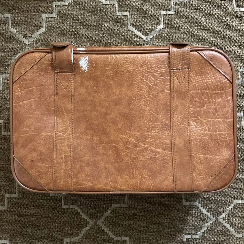 Vintage World Traveler 2-Piece Leather Nesting Luggage Set Good Pre Owned Set!